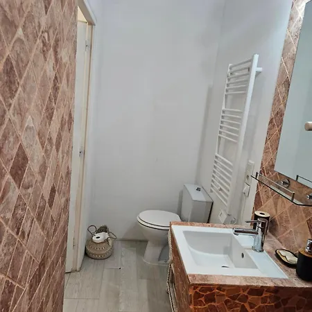 Apartment Calme Avec Acces Jardin Et Piscine
